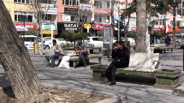 Koronavirüs önlemleri kapsamında parklardaki banklar kaldırıldı - NİĞDE