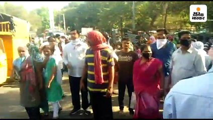 महाराष्ट्र में नियम तोड़ने पर करवाई गई उठक-बैठक, कई जगह पुलिसवालों को चलानी पड़ी लाठियां, मुंबई में 112 लोगों पर केस दर्ज