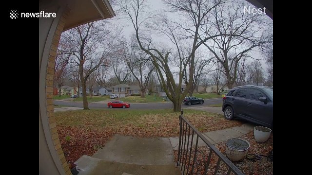 Convoy of Missouri teachers caught on camera waving and honking at quarantined students