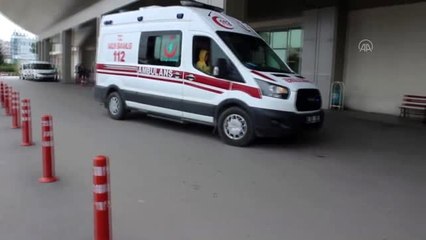 Damda oturduğu sırada mermi isabet eden kişi yaralandı