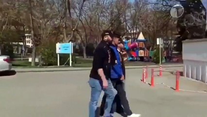Kendisini polis olarak tanıttı, tehdit etti, paylaştı