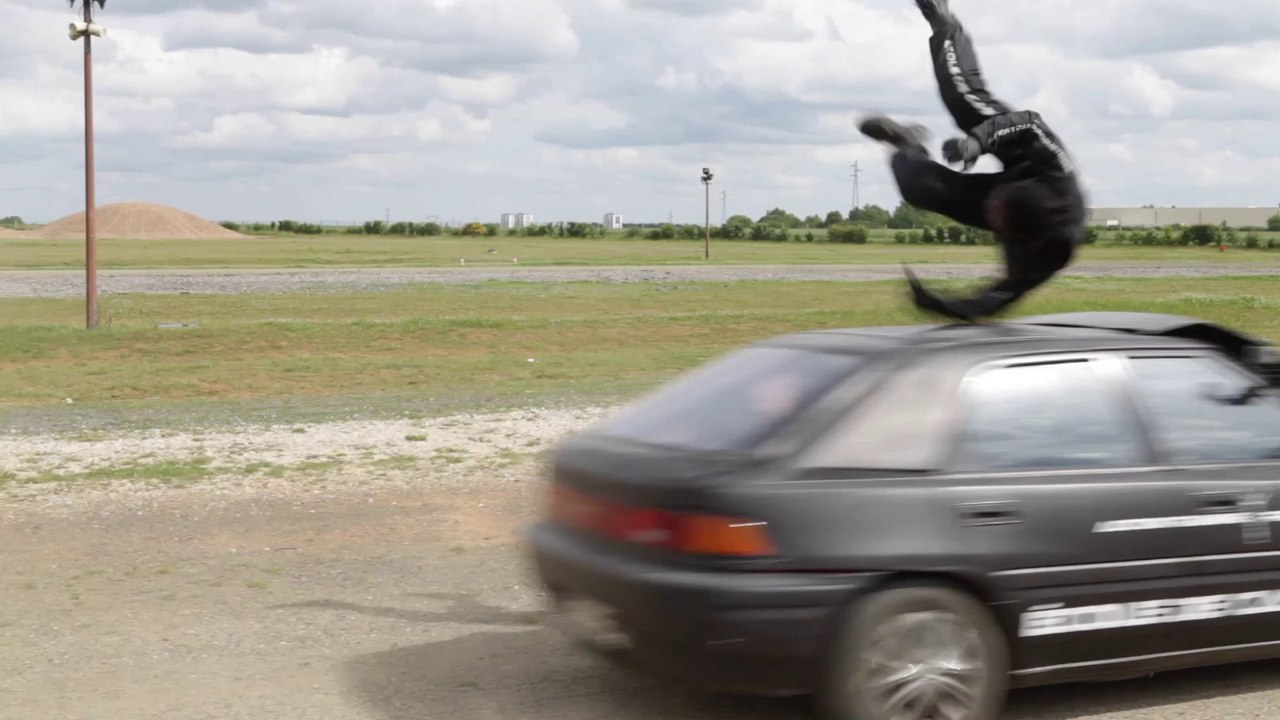 Entraînement aux percussions humaines avec véhicule
