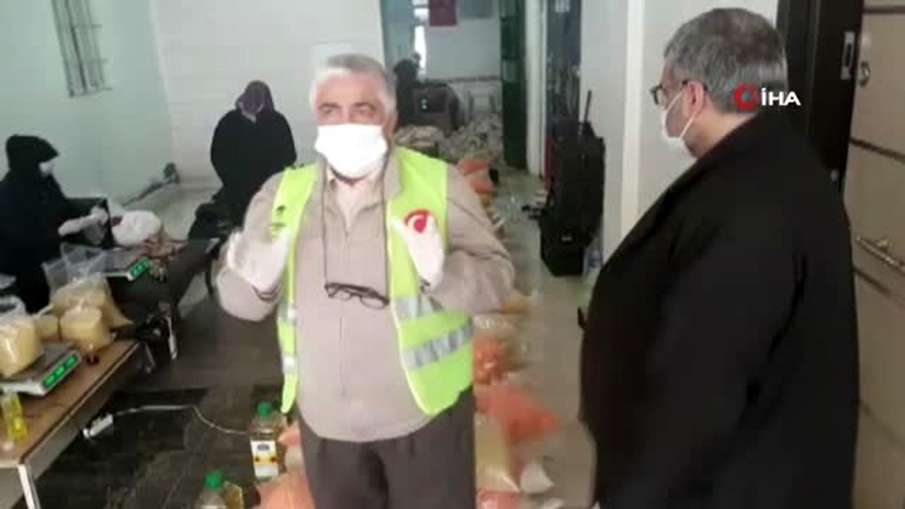 İmkander'den 65 yaş üstü 200 aileye gıda kolisi