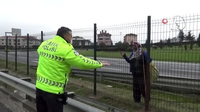 Otoyolun ortasında adres soran kadını polis ekipleri evine bıraktı