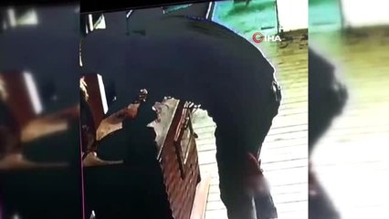 Boya spreyi sıktığı sobayı ateşe verdi, canını zor kurtardı...O anlar kamerada