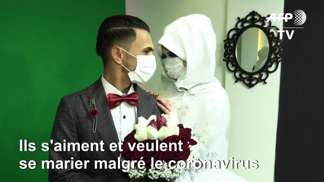 Coronavirus: avec masques assortis, de jeunes Gazaouis se disent oui