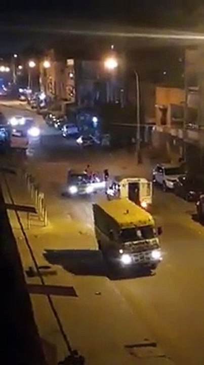 Couvre feu : Un car rapide intercepté par les policier, le chauffeur corrigé, les passagers s'enfuient !