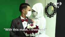 Coronavirus: White dress and matching mask, Gazans brave virus to wed