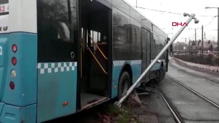 AKSARAY'DA OTOBÜS TRAMVAY YOLUNA GİRDİ