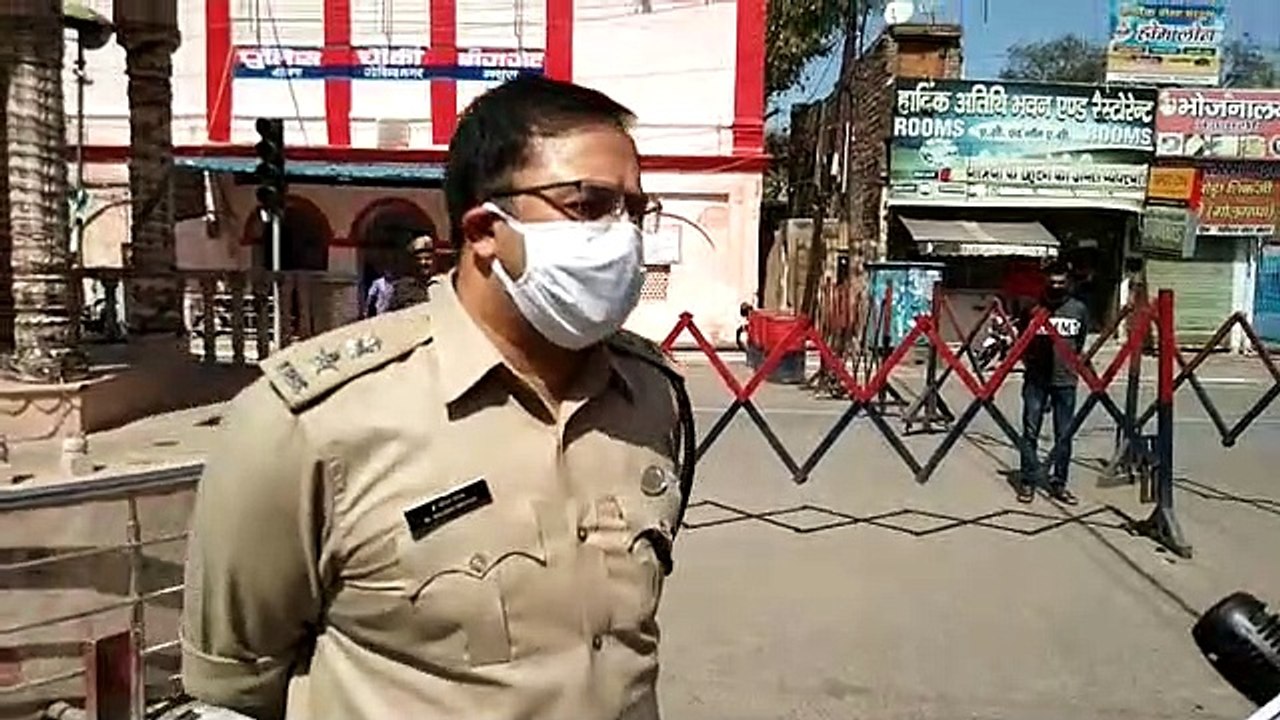मथुरा: शहर में लगाए गए बेरिकेटिंग, नियम तोड़ने वालों पर होगी कड़ी कार्यवाही-एसएसपी