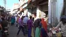 शामली: लॉक डाउन के बावजूद बाजारों में उमड़ी भीड़
