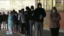 VIRUS - Reportage à Marseille où des dizaines de personnes se pressent pour être testées gratuitement à l'initiative du Professeur Raoult