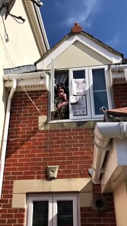 Portsmouth man in isolation brings joy to his neighbours