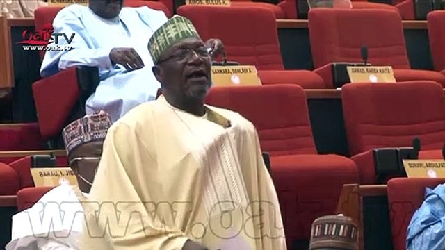 Covid-19: Moment Nigerian lawmaker removed his mask to sneeze