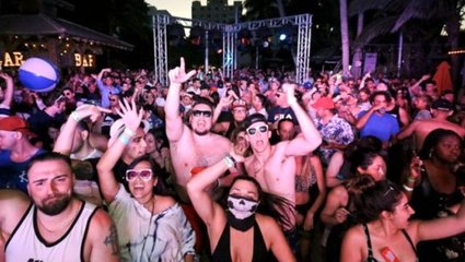 ABD'de toplanma yasağına rağmen parti düzenleyen gençlerden en az birisi koronavirüse yakalandı