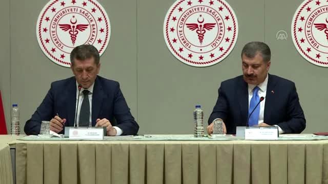 Koca: "Biz ne kadar kendimizi izole etmeye zorlarsak bu süreç o kadar kısa sürer"