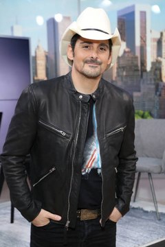 Brad Paisley’s Free Grocery Store to Deliver Food to Elderly