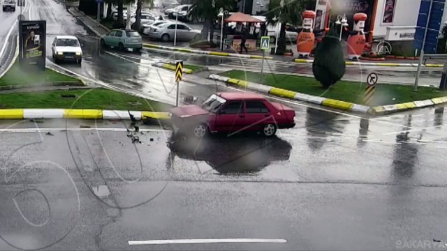 Trafik kazaları MOBESE kameralarında - SAKARYA