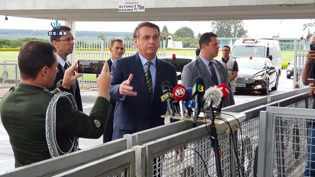 Bolsonaro Fala Sobre Críticas de Governadores Sobre o Pronunciamento do Coronavírus