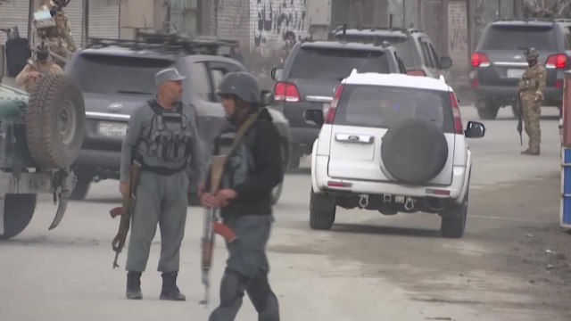 아프간 카불 사원에서 폭탄테러로 20여 명 사상...IS 배후 자처 / YTN