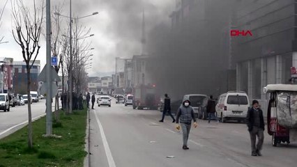 BURSA Polisten yangını izleyen kalabalığa Yangın söner ama virüs sönmüyor