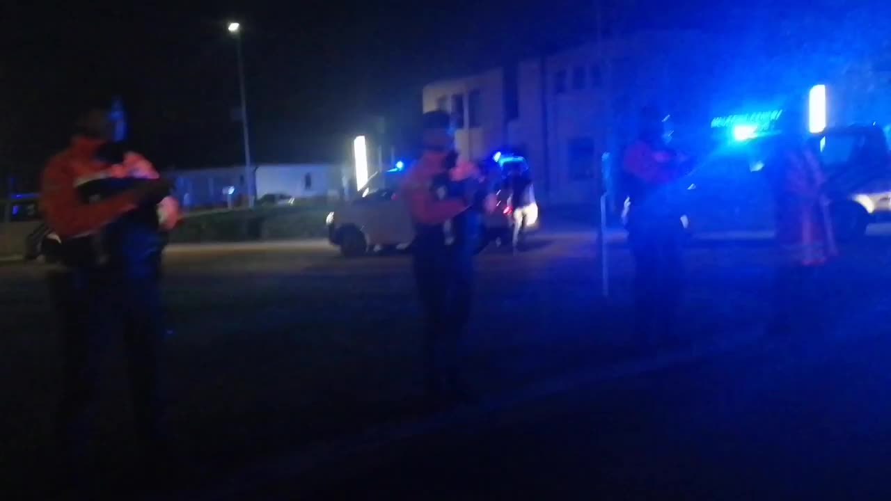 Soutien symbolique de la police de Mouscron au personnel du CHM