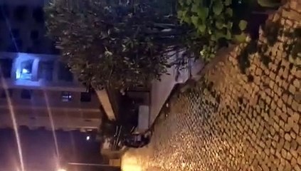 Mulher canta à varanda em Massamá e emociona vizinhos durante isolamento