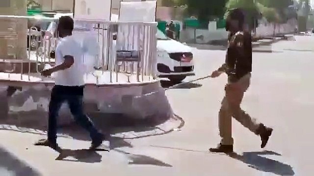 Sokağa çıkma yasağına uymayanlar sopayı yedi