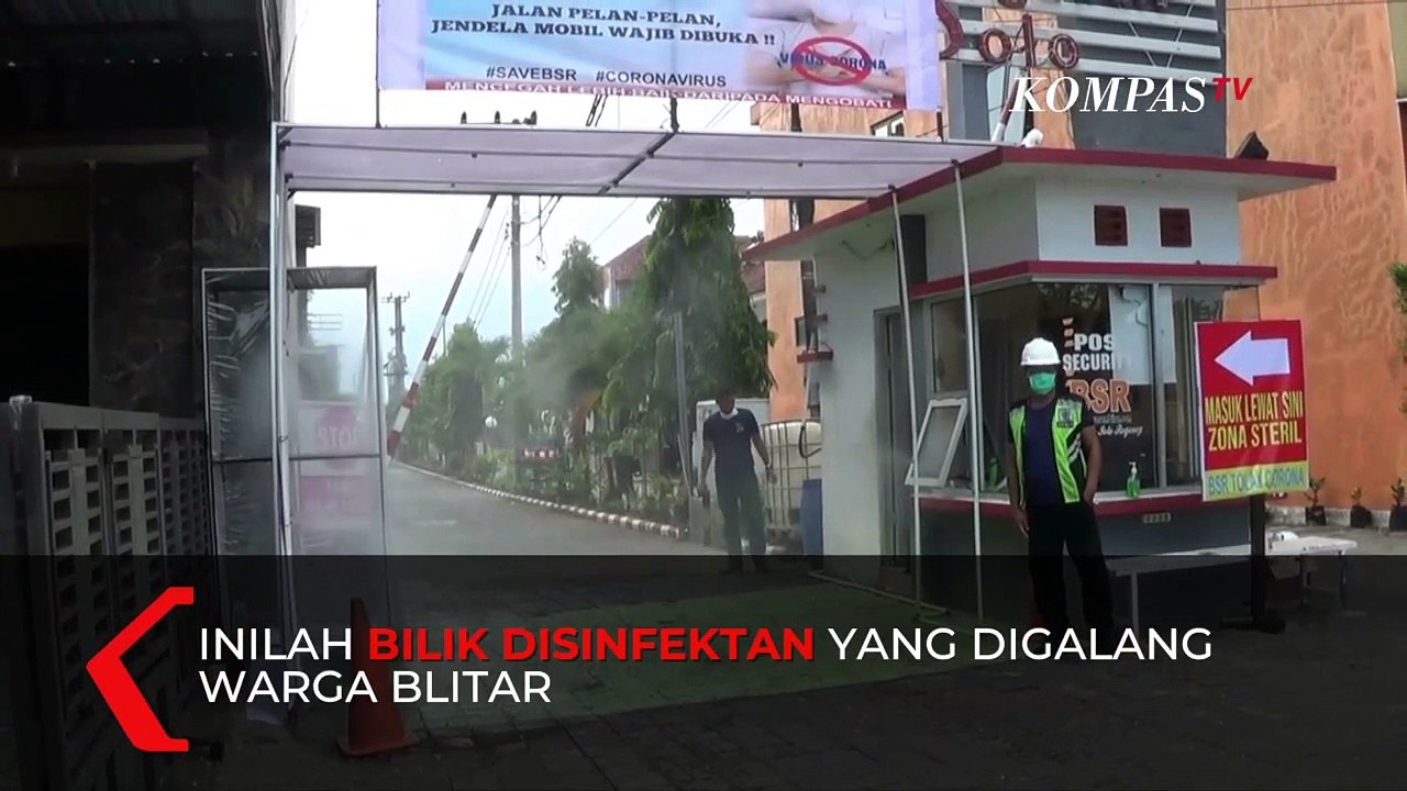 Warga Blitar Gotong Royong Buat Bilik Disinfektan Cegah Corona