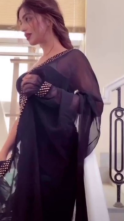 Aasmaan Mein Jaise Badal Ho Rahe Hain || Neha Kakkar [Dus Bahane Kar ke Le Gayi Dil] New Vigo Videos