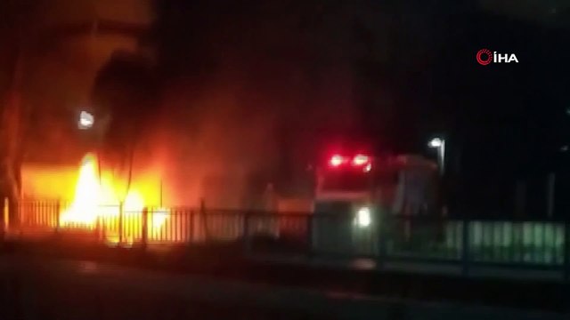 Kâğıthane’de alev alev yanan otomobil küle döndü