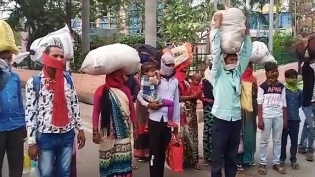 झांसी: लॉकडाउन के मारे मजदूर 157 किलोमीटर पैदल चलकर घर लौटे