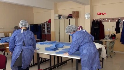 GÜMÜŞHANE'DE GÖNÜLLÜ ÖĞRETİCİ KADINLAR, MASKE ÜRETİYOR