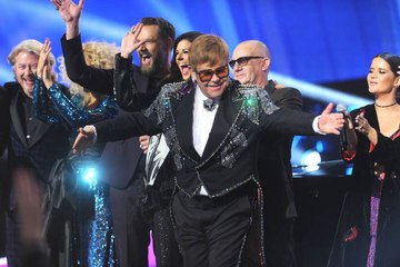 Elton John : un 73e anniversaire sous le signe du coronavirus