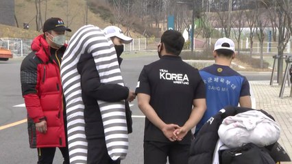"6주 만의 외출"...올림픽 국가대표 '집으로' / YTN