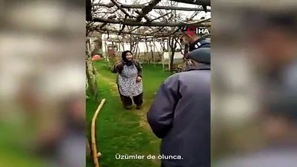 Download Video: Koronavirüs | Yaşlı kadından alışveriş ihtiyaçları için gelen jandarmaya: Üzümler olunca da gelin