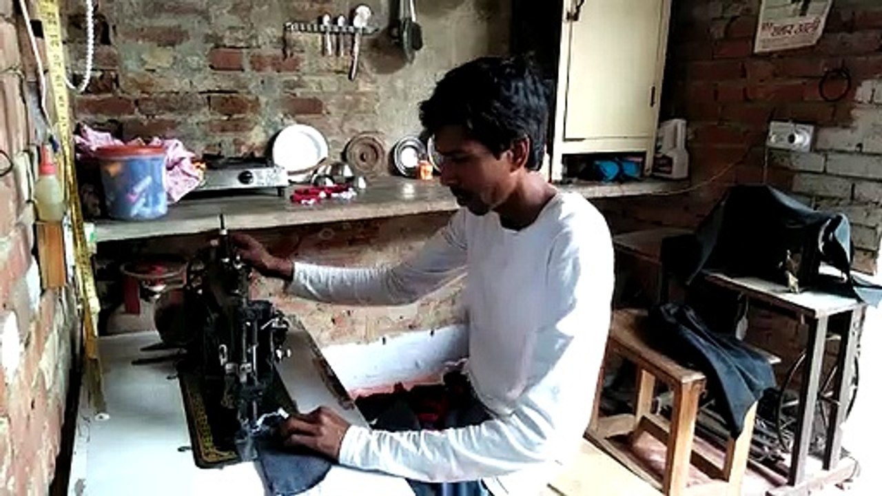 शामली: मास्त बनाकर मुफ्त में बांट रहा दिव्यांग,...