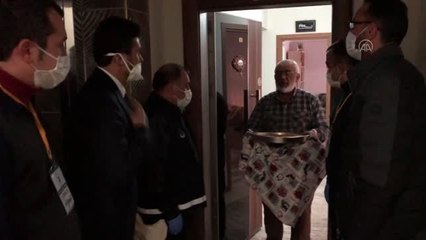 Yaşlı vatandaştan zabıtaya börek sürprizi