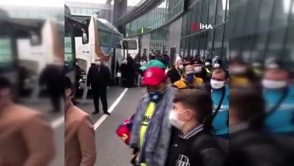 İstanbul Havalimanı'nda bekleyen Cezayirliler, karantina için Karabük'e gönderiliyor