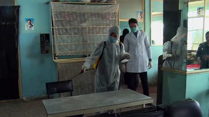 آلاف اللاجئين الأفغان يعودون لبلادهم من إيران هربا من كورونا