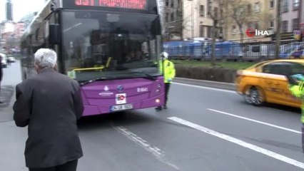 İstanbul'da trafik polisleri halk otobüslerini denetledi
