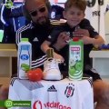 Boateng, oğlu ile beraber basın toplantısı düzenledi