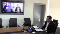 Uşak Belediye Başkanı Mehmet Çakın, vatandaşlarla telekonferans yöntemiyle görüşüyor
