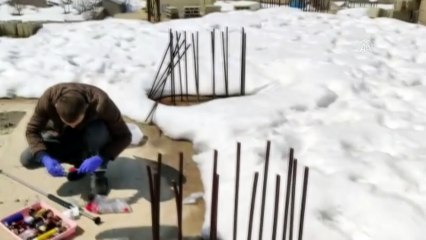 İnşaatta mahsur kalan 2 köpeği belediye ekipleri kurtardı - HAKKARİ