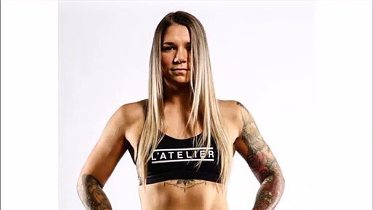 Coronavirus: Entrevue avec la boxeuse québécoise Leila Beaudoin son combat de boxe annulé, maintenant elle livre un nouveau combat... retour dans le milieu de la santé pour combattre le COVID-19