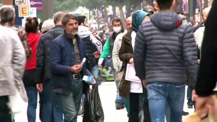 Evde kalın çağrılarına rağmen sokaklardaki yoğunluk göze çarptı