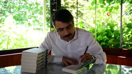 Başkan Yılmaz, evde kitap okudu, kızıyla ders çalıştı