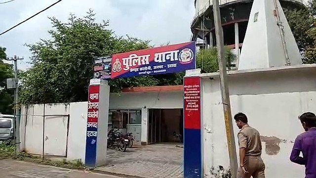 इटावा: पुलिस ने लॉकडाउन का पालन नहीं करने पर एक युवक के खिलाफ की कार्रवाई