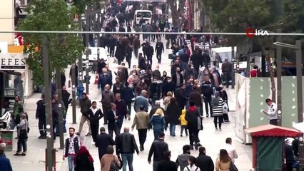 Evde kalın çağrılarına rağmen sokaklardaki yoğunluk göze çarptı