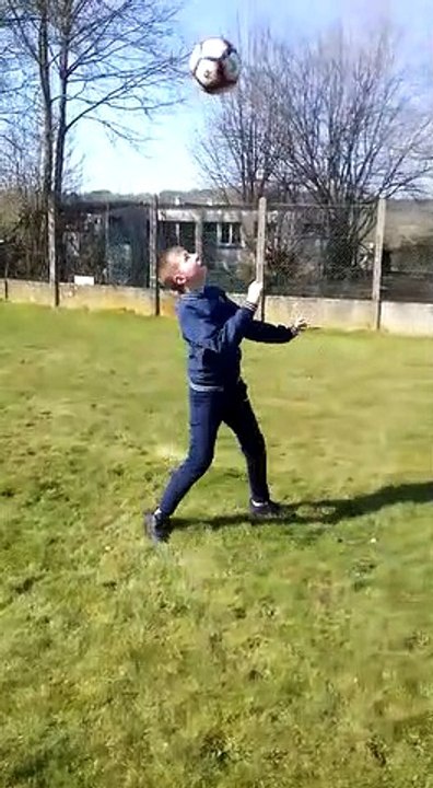 Jonglage tete 6 et jonglage pied 12 CORENTIN